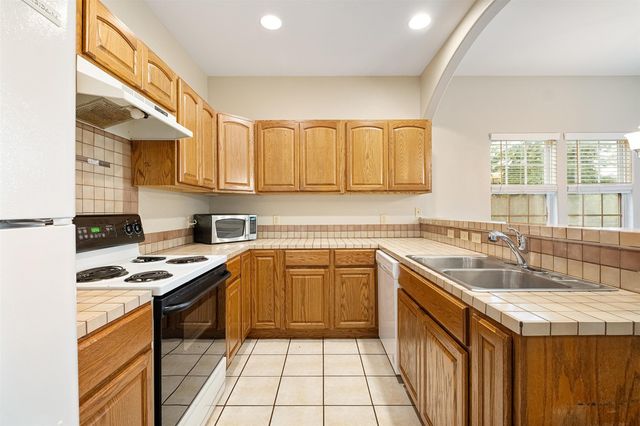 1005 Canyon Edge DR A, Austin, TX 78733