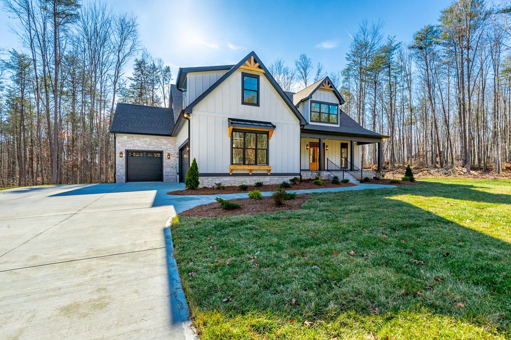 2964 Mowbray Pike, Soddy Daisy, TN 37379