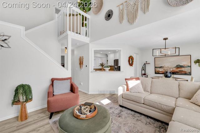9859 Hawthorne Glen Drive, Grosse Ile, MI 48138
