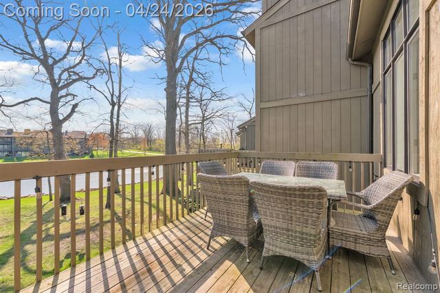 9859 Hawthorne Glen Drive, Grosse Ile, MI 48138