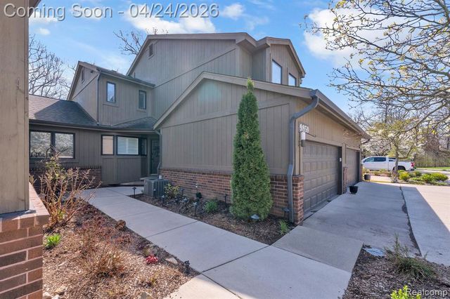 9859 Hawthorne Glen Drive, Grosse Ile, MI 48138