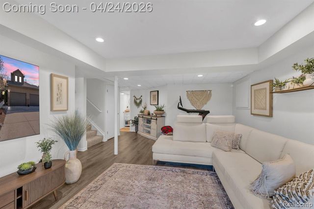 9859 Hawthorne Glen Drive, Grosse Ile, MI 48138