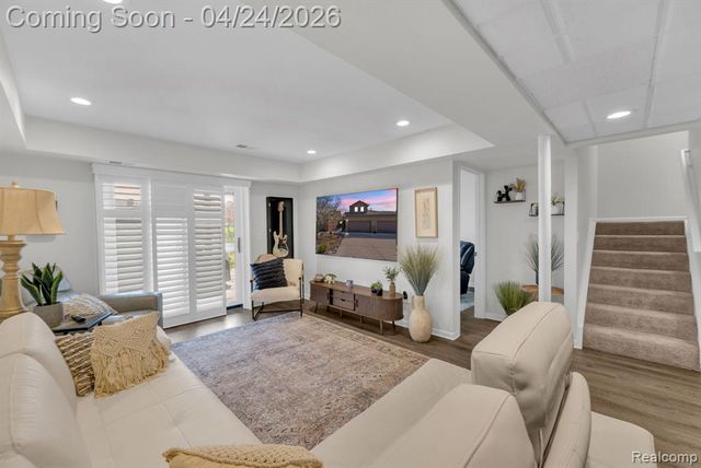 9859 Hawthorne Glen Drive, Grosse Ile, MI 48138