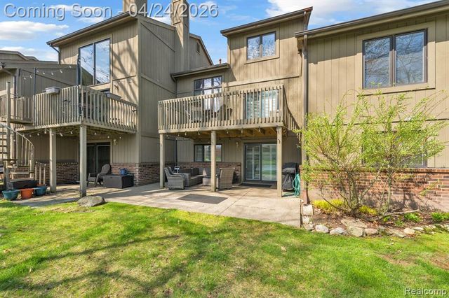9859 Hawthorne Glen Drive, Grosse Ile, MI 48138