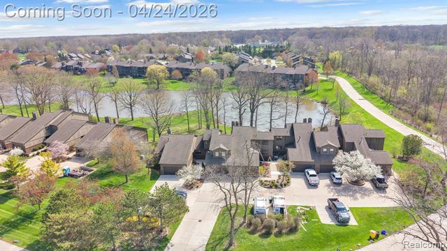 9859 Hawthorne Glen Drive, Grosse Ile, MI 48138