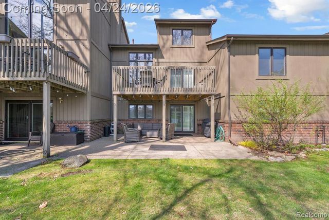 9859 Hawthorne Glen Drive, Grosse Ile, MI 48138