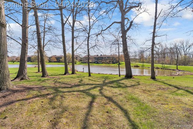 9859 Hawthorne Glen Drive, Grosse Ile, MI 48138