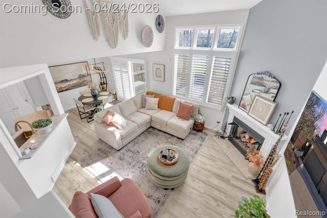9859 Hawthorne Glen Drive, Grosse Ile, MI 48138