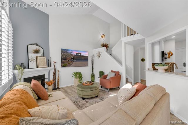 9859 Hawthorne Glen Drive, Grosse Ile, MI 48138