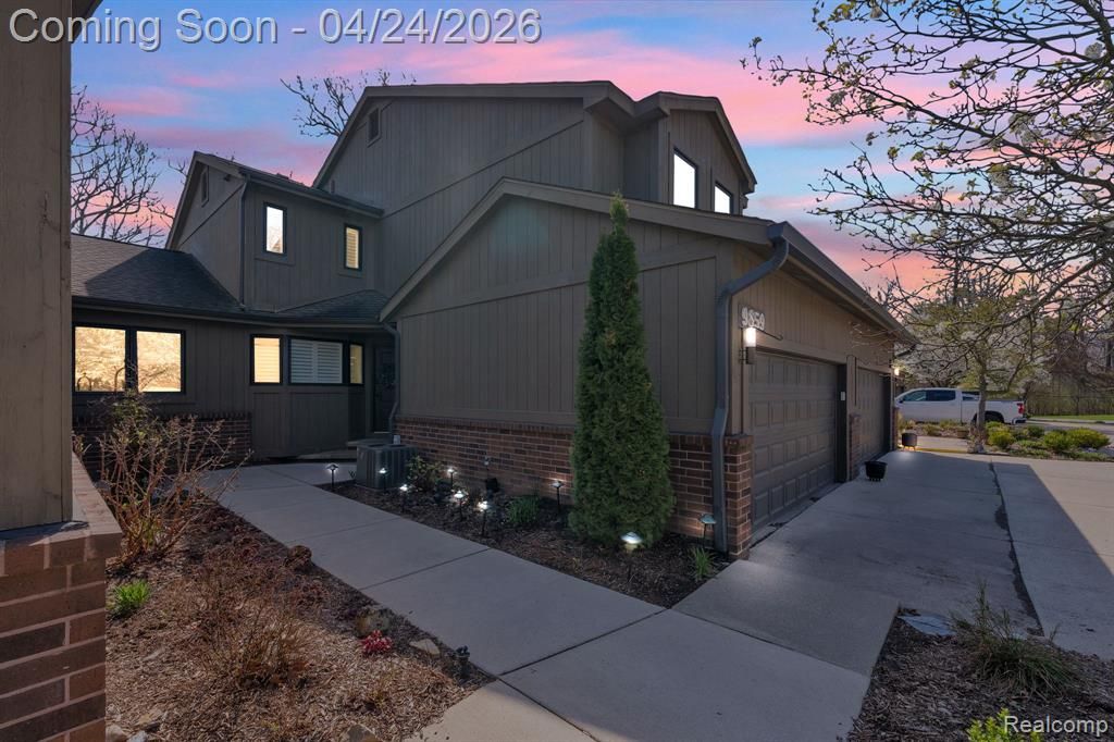 9859 Hawthorne Glen Drive, Grosse Ile, MI 48138
