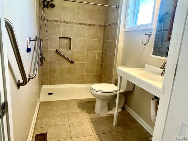 123 Plaxdale Road, Salina, NY 13088