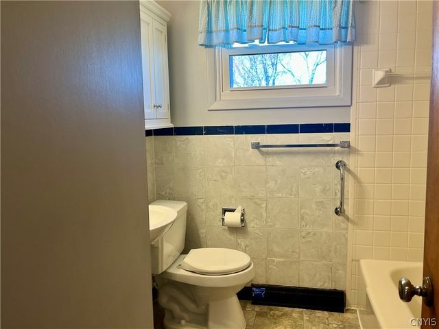 123 Plaxdale Road, Salina, NY 13088