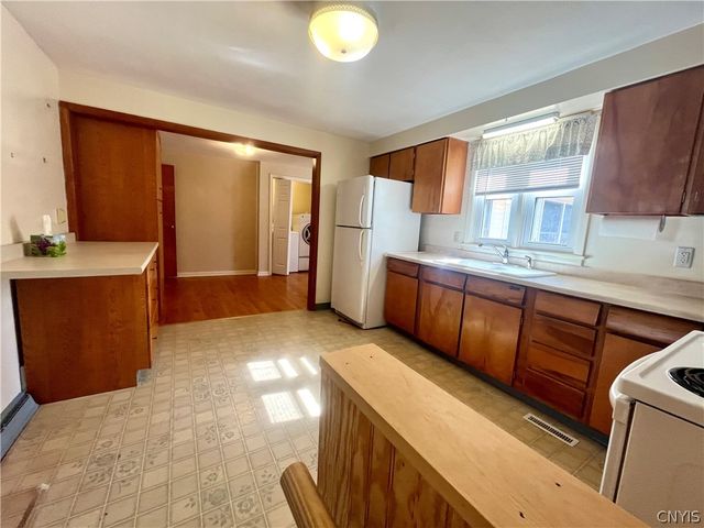 123 Plaxdale Road, Salina, NY 13088