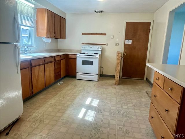 123 Plaxdale Road, Salina, NY 13088