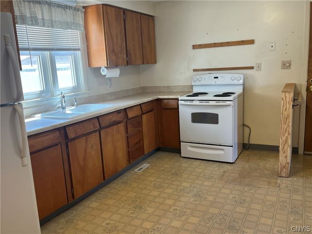123 Plaxdale Road, Salina, NY 13088