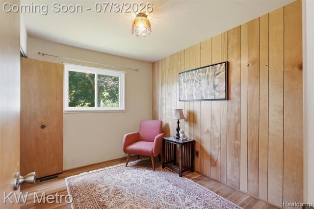 347 Hecht Drive, Madison Heights, MI 48071