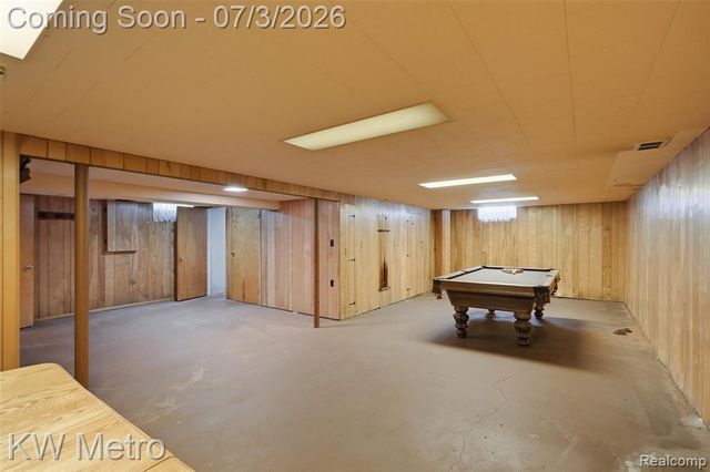 347 Hecht Drive, Madison Heights, MI 48071
