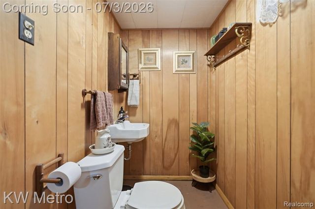 347 Hecht Drive, Madison Heights, MI 48071