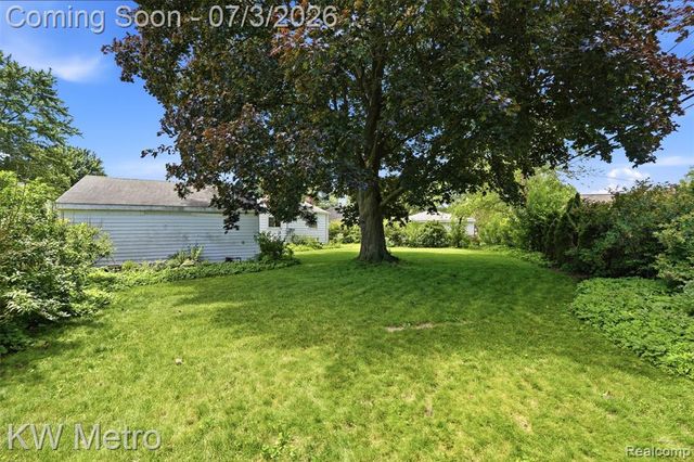 347 Hecht Drive, Madison Heights, MI 48071