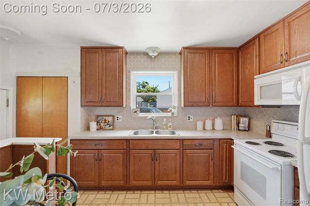 347 Hecht Drive, Madison Heights, MI 48071