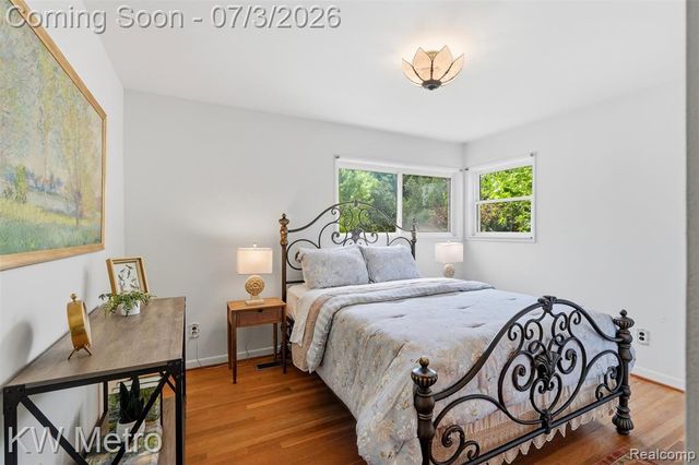 347 Hecht Drive, Madison Heights, MI 48071