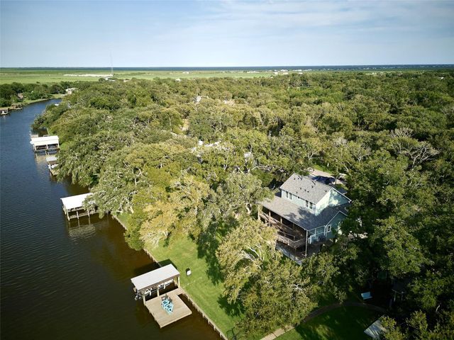 431 Private Road 652, Sargent, TX 77414