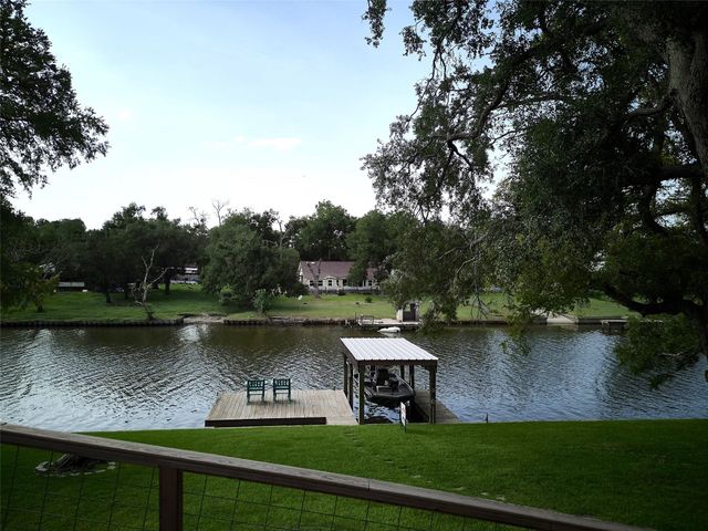 431 Private Road 652, Sargent, TX 77414