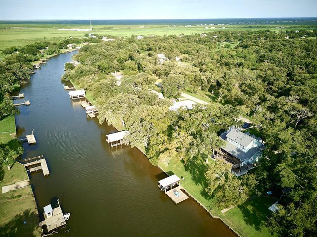 431 Private Road 652, Sargent, TX 77414