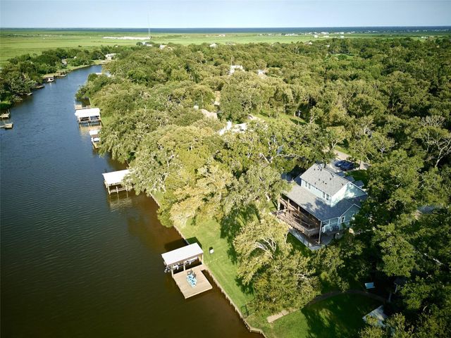 431 Private Road 652, Sargent, TX 77414