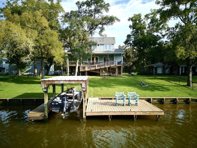 431 Private Road 652, Sargent, TX 77414