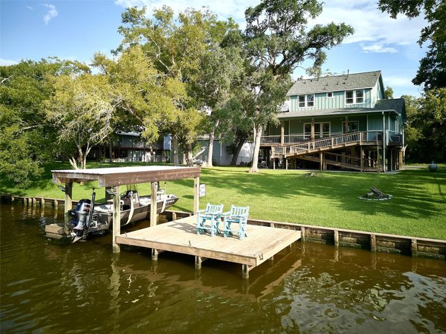 431 Private Road 652, Sargent, TX 77414