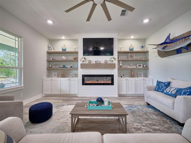 431 Private Road 652, Sargent, TX 77414