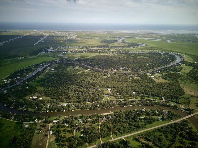 431 Private Road 652, Sargent, TX 77414