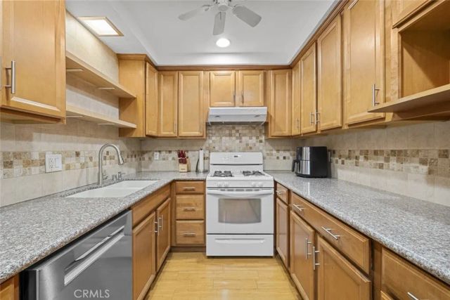 4445 Cartwright Avenue 106, Toluca Lake, CA 91602