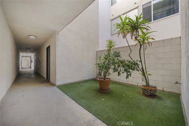 4445 Cartwright Avenue 106, Toluca Lake, CA 91602