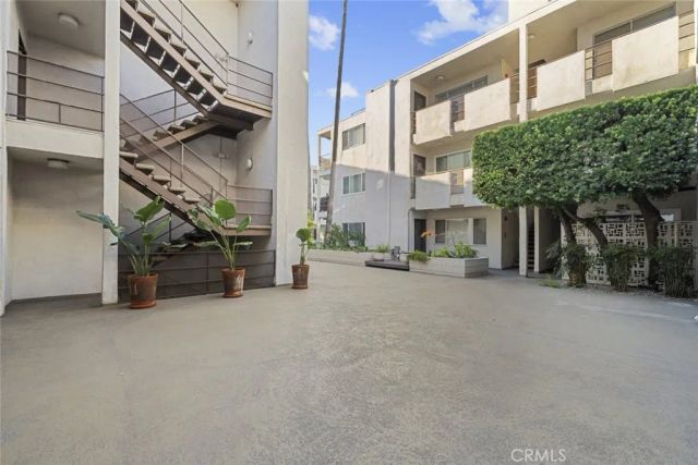 4445 Cartwright Avenue 106, Toluca Lake, CA 91602