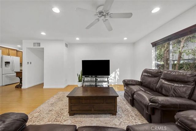 4445 Cartwright Avenue 106, Toluca Lake, CA 91602