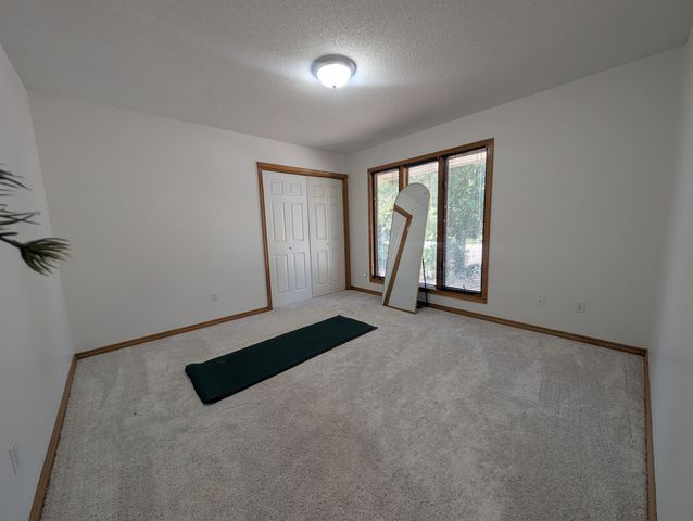 8253 E Oxford Ct, Wichita, KS 67226
