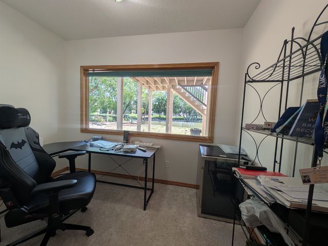 8253 E Oxford Ct, Wichita, KS 67226
