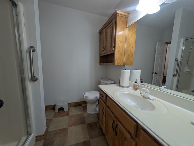 8253 E Oxford Ct, Wichita, KS 67226