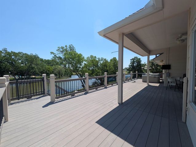 8253 E Oxford Ct, Wichita, KS 67226