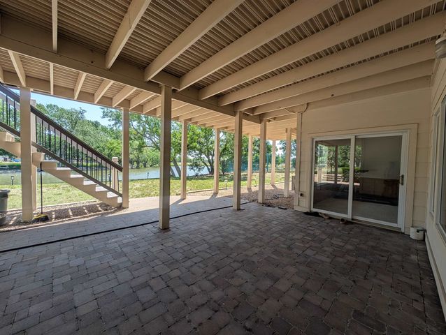 8253 E Oxford Ct, Wichita, KS 67226
