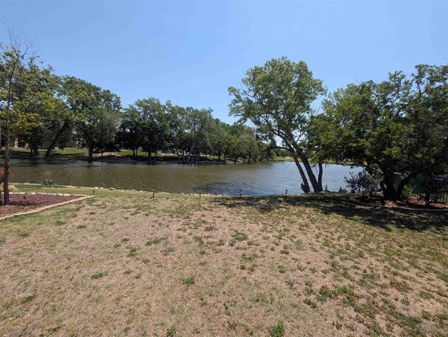 8253 E Oxford Ct, Wichita, KS 67226