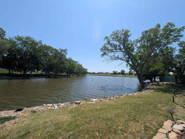 8253 E Oxford Ct, Wichita, KS 67226