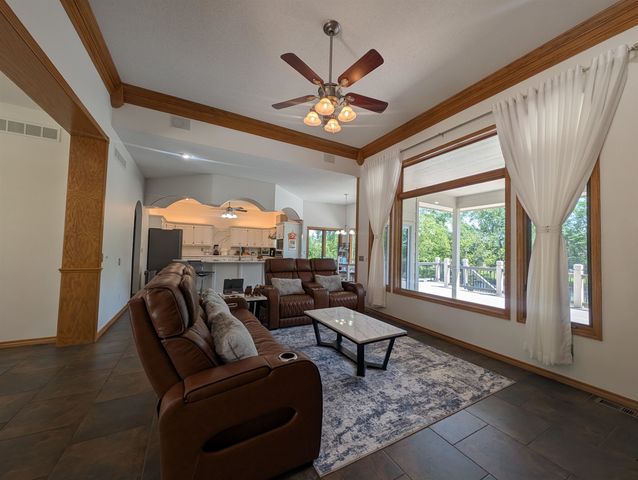 8253 E Oxford Ct, Wichita, KS 67226