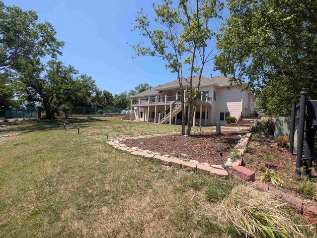 8253 E Oxford Ct, Wichita, KS 67226