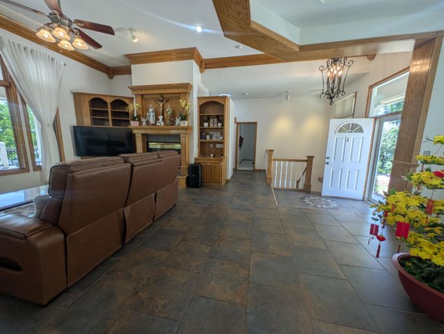 8253 E Oxford Ct, Wichita, KS 67226