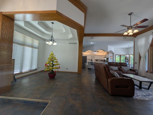 8253 E Oxford Ct, Wichita, KS 67226