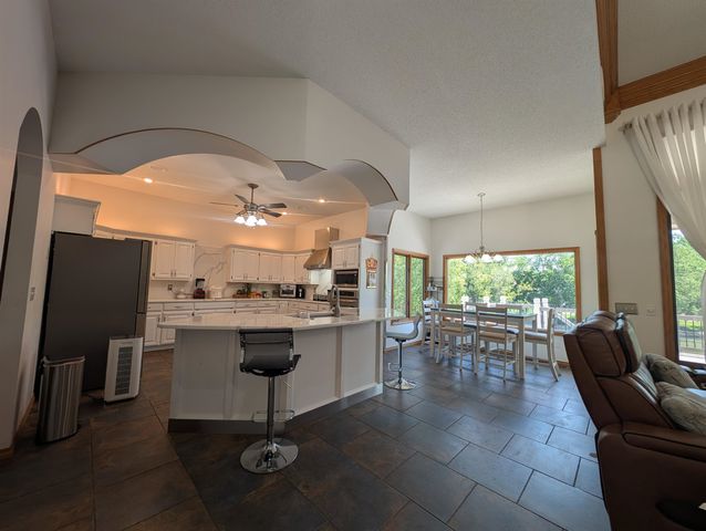 8253 E Oxford Ct, Wichita, KS 67226
