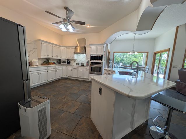 8253 E Oxford Ct, Wichita, KS 67226